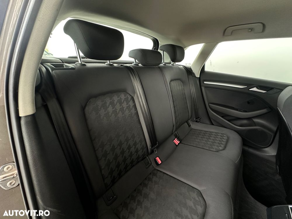Audi A3 Sportback 1.6 TDI S-tronic Attraction - 31
