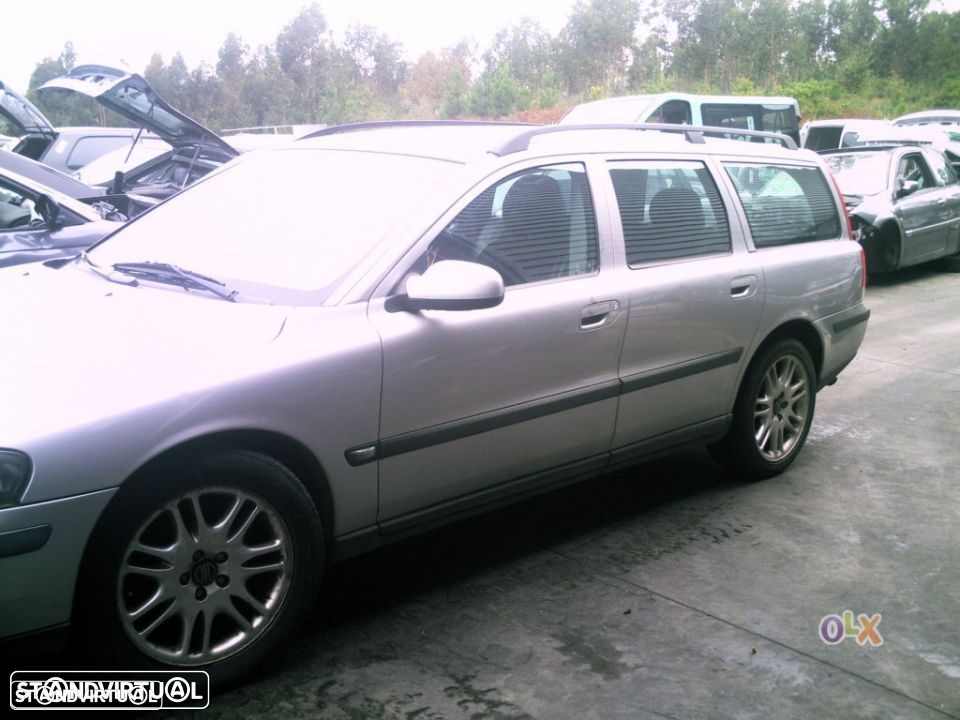 Volvo V70 2.4 D5 de 2002 para peças - 2