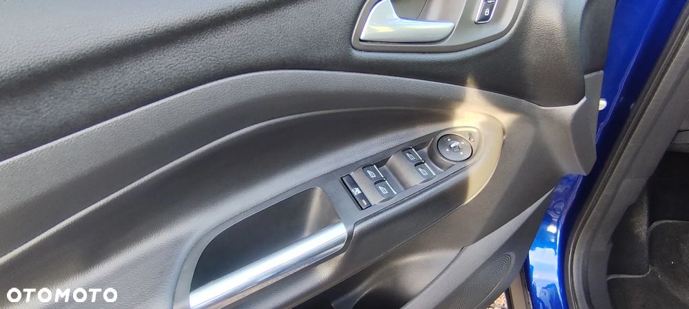 Ford Kuga 1.6 EcoBoost 2x4 Titanium - 24