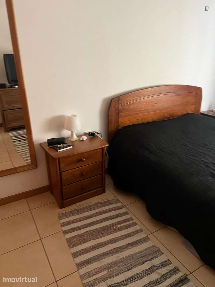 Quarto - localizado em Carnide Lisbon - Grande imagem: 4/13