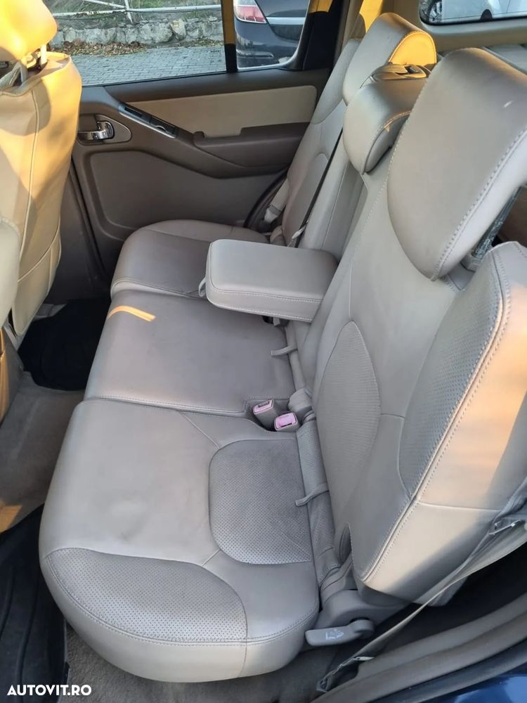 Nissan Pathfinder - 12
