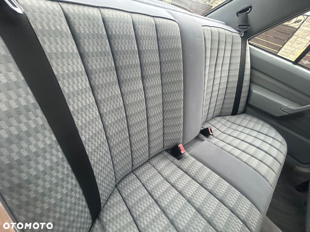 Mercedes-Benz W201 (190) - 13