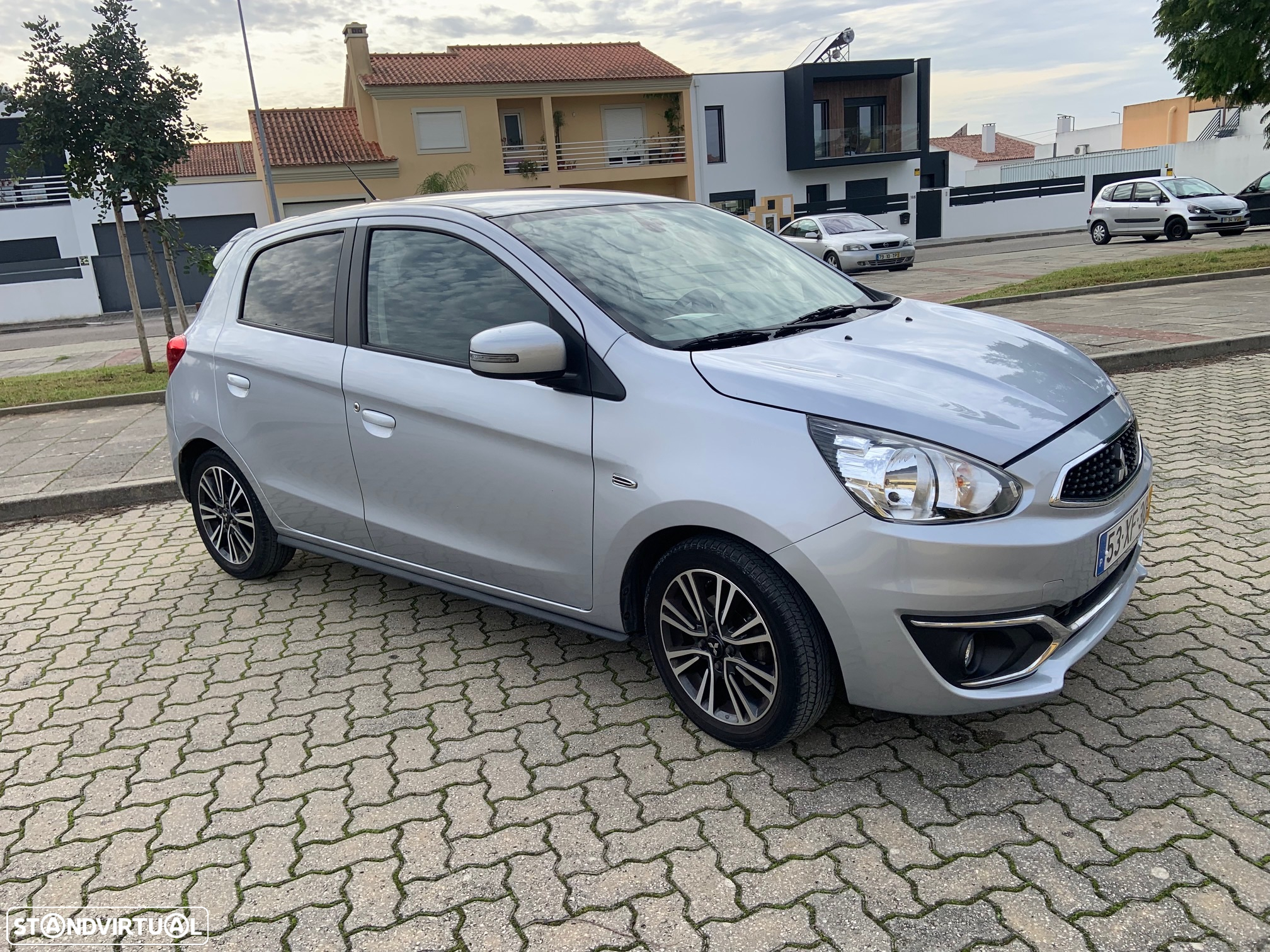 Mitsubishi Space Star 1.2 Intense - 3