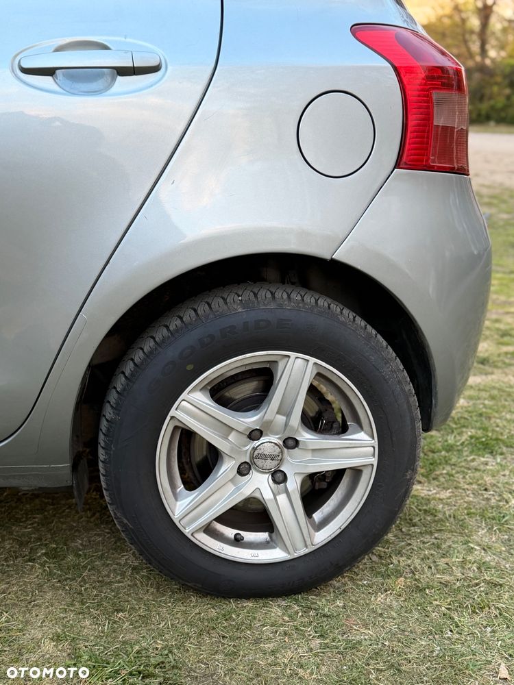 Toyota Yaris 1.3 Sol - 9