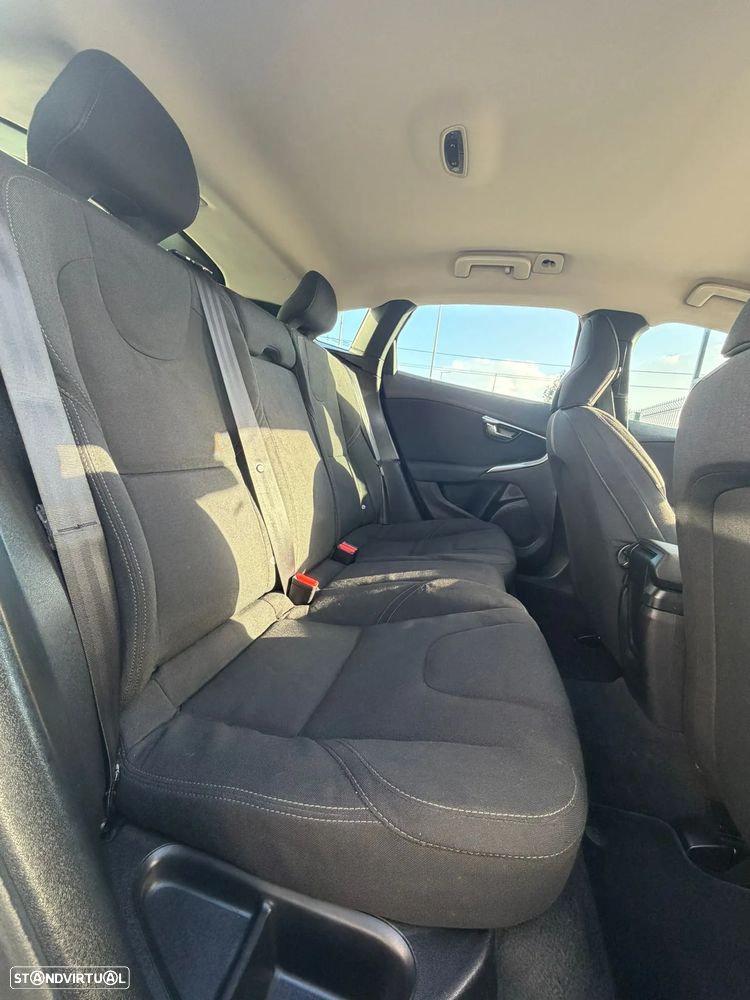 Volvo V40 D3 R Design - 7