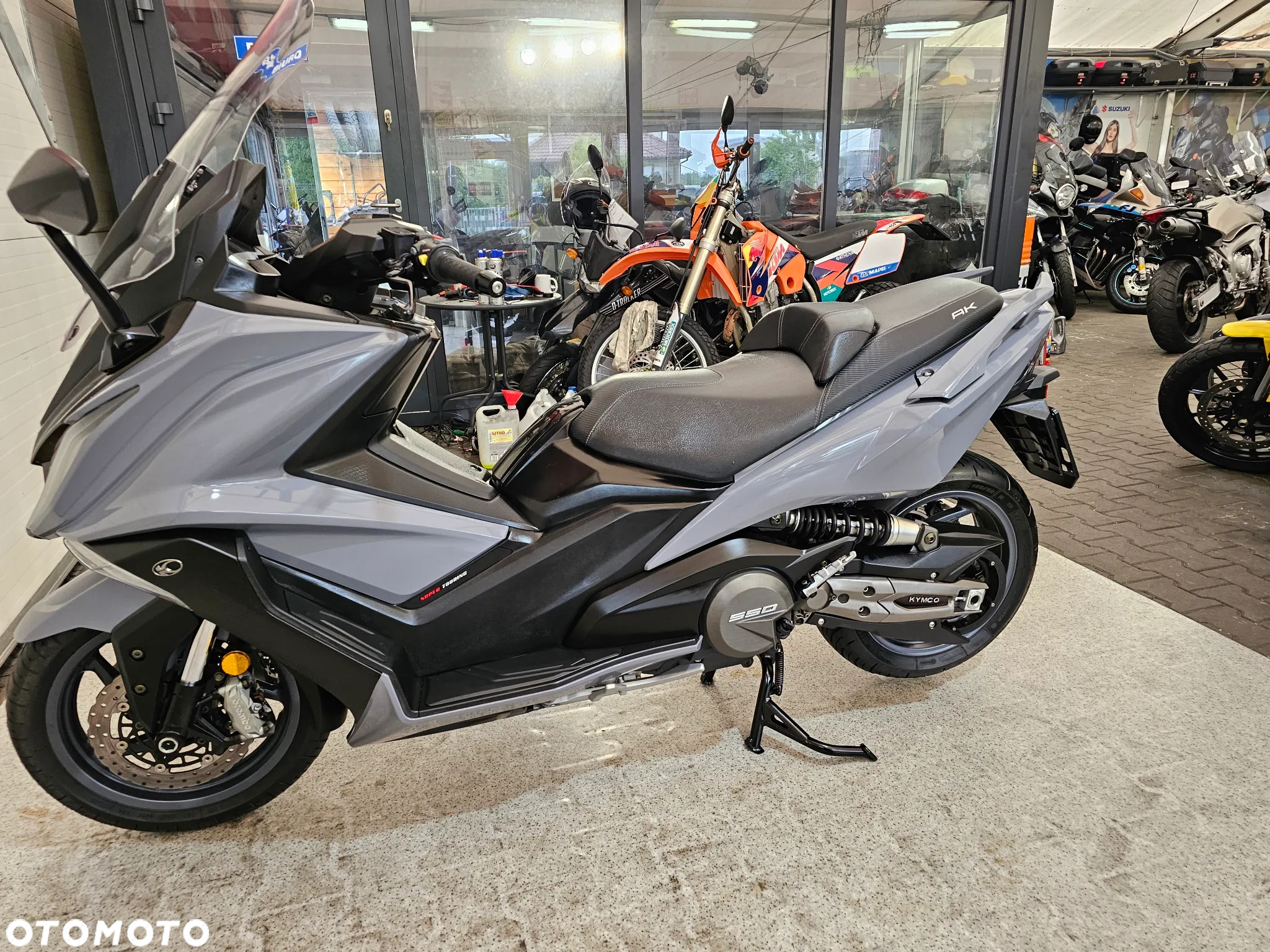 Kymco AK 550 - 32