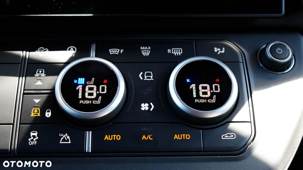 Land Rover Defender 3.0 D350 mHEV X-Dynamic HSE - 22
