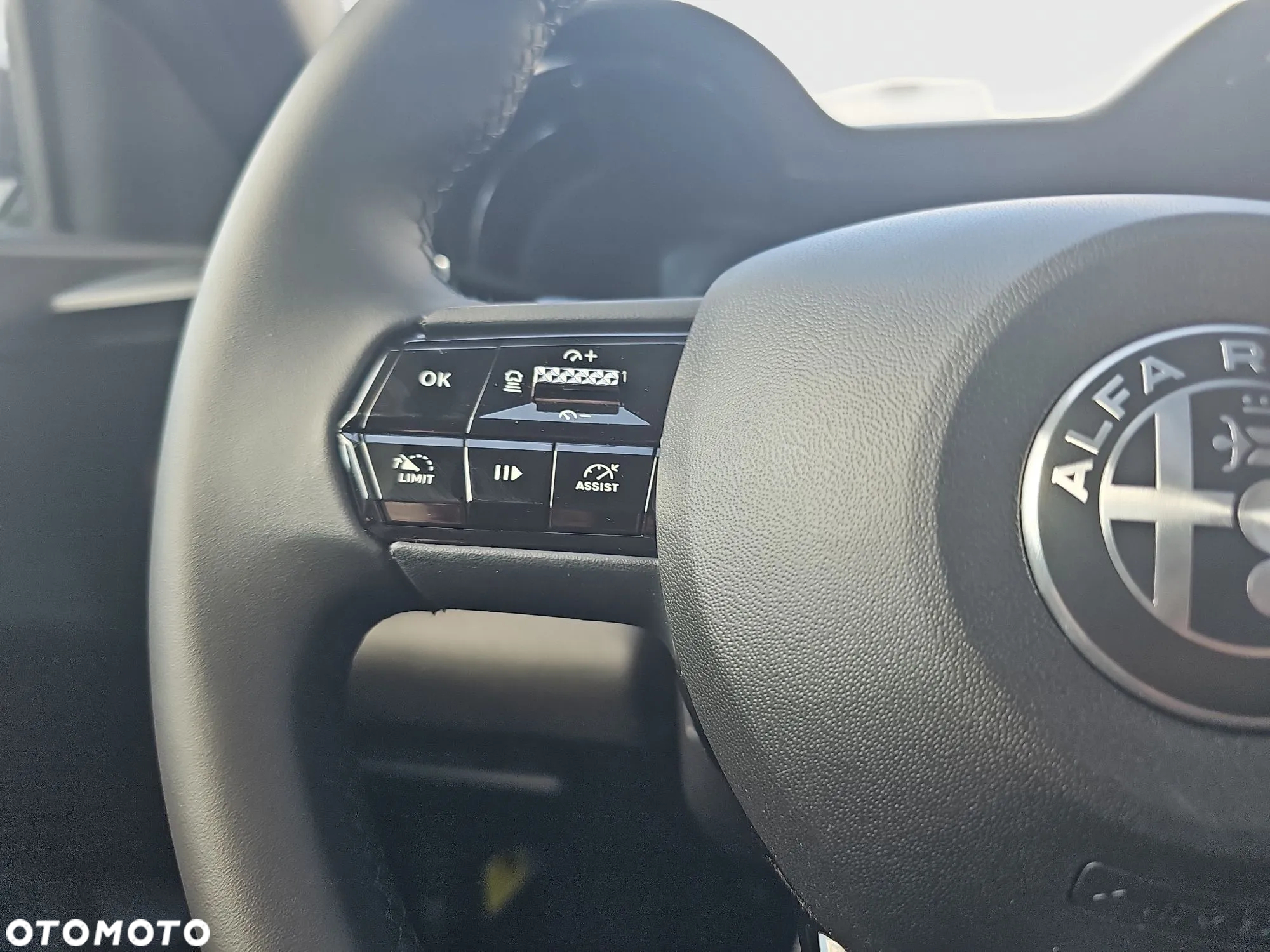 Alfa Romeo Junior 1.2 mHEV Ibrida Q4 eDCT - 17