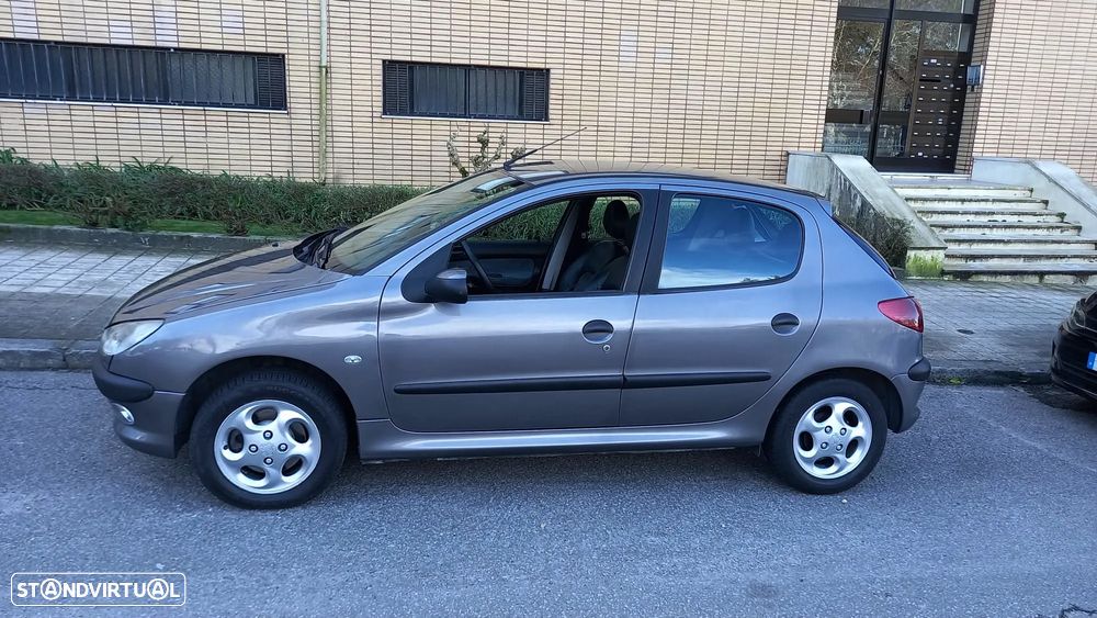 Peugeot 206 2.0 HDi XT — fotografia 3