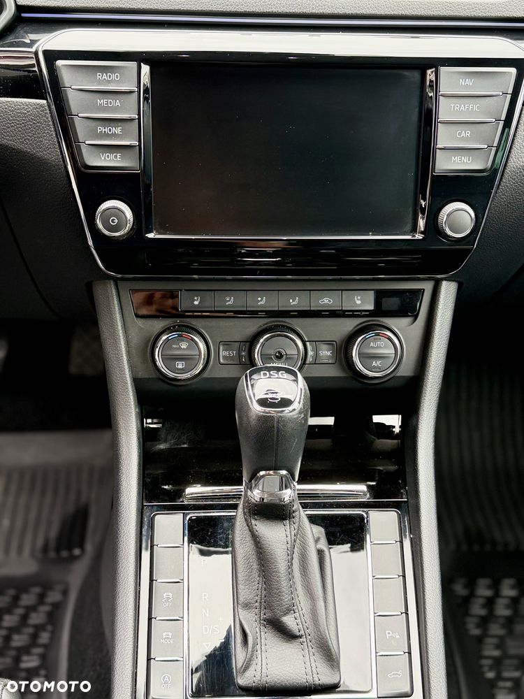 Skoda Superb 2.0 TDI 4x4 L&K DSG - 12