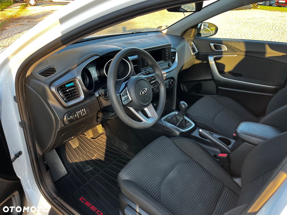 Kia Ceed - 8