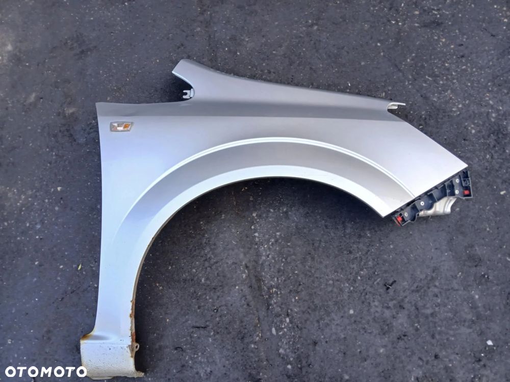 Opel Zafira B Błotnik prawy - 1
