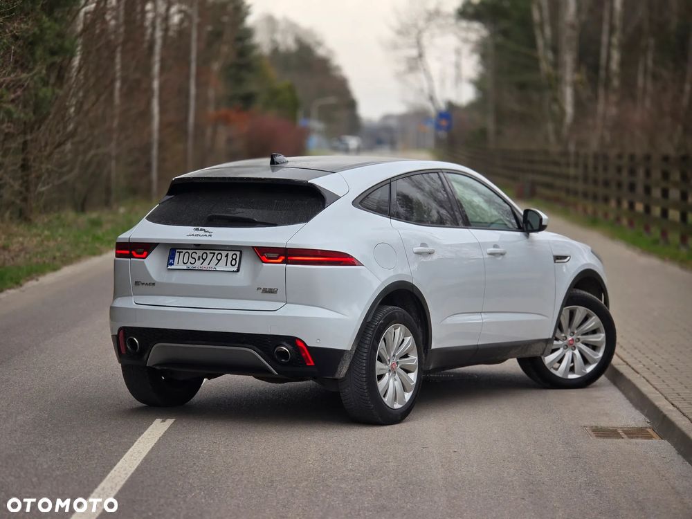 Jaguar E-Pace P250 AWD R-Dynamic - 4