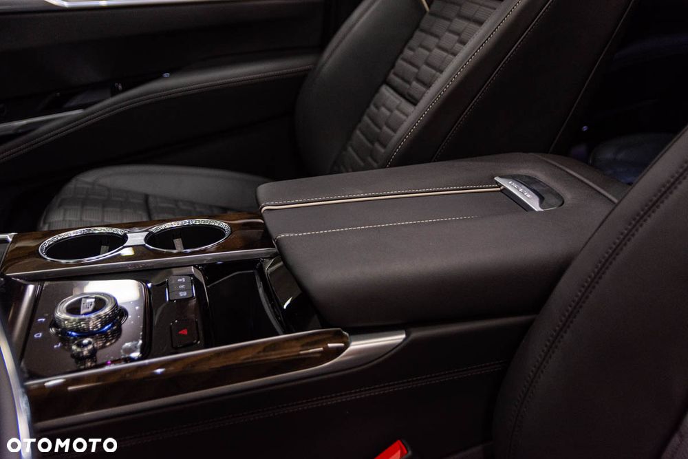 Cadillac Escalade - 35