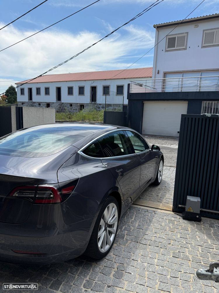 Tesla Model 3 Standard Range Plus RWD — fotografia 9