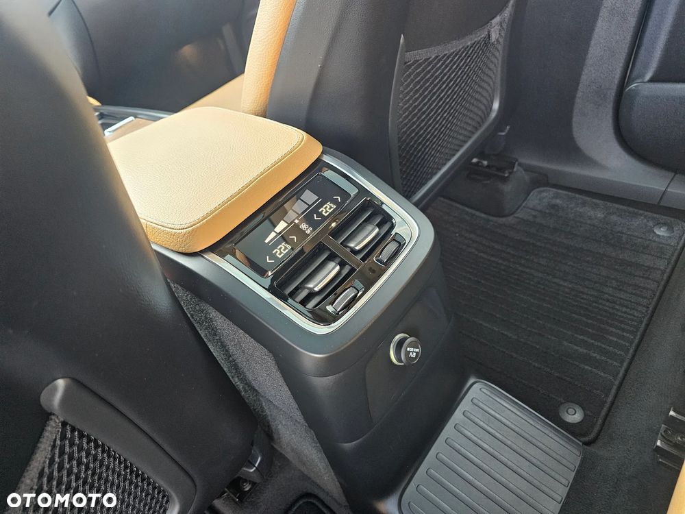 Volvo XC 90 T8 AWD Plug-In Hybrid Momentum 7os - 19