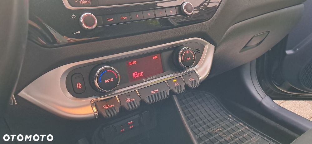 Kia Rio 1.2 Dream Team Edition - 27
