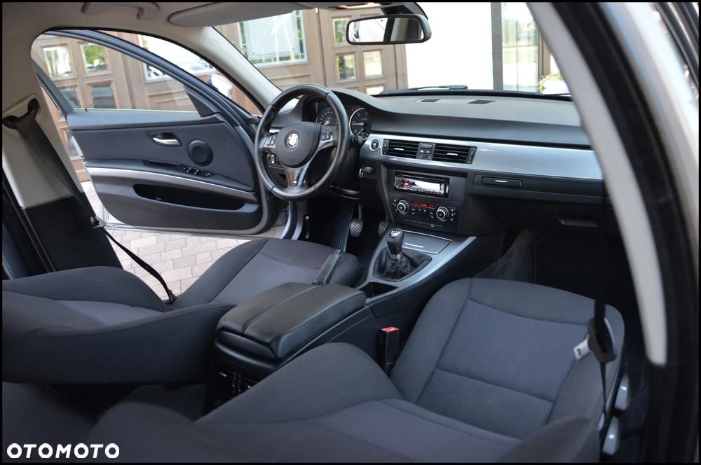 BMW Seria 3 318d - 37
