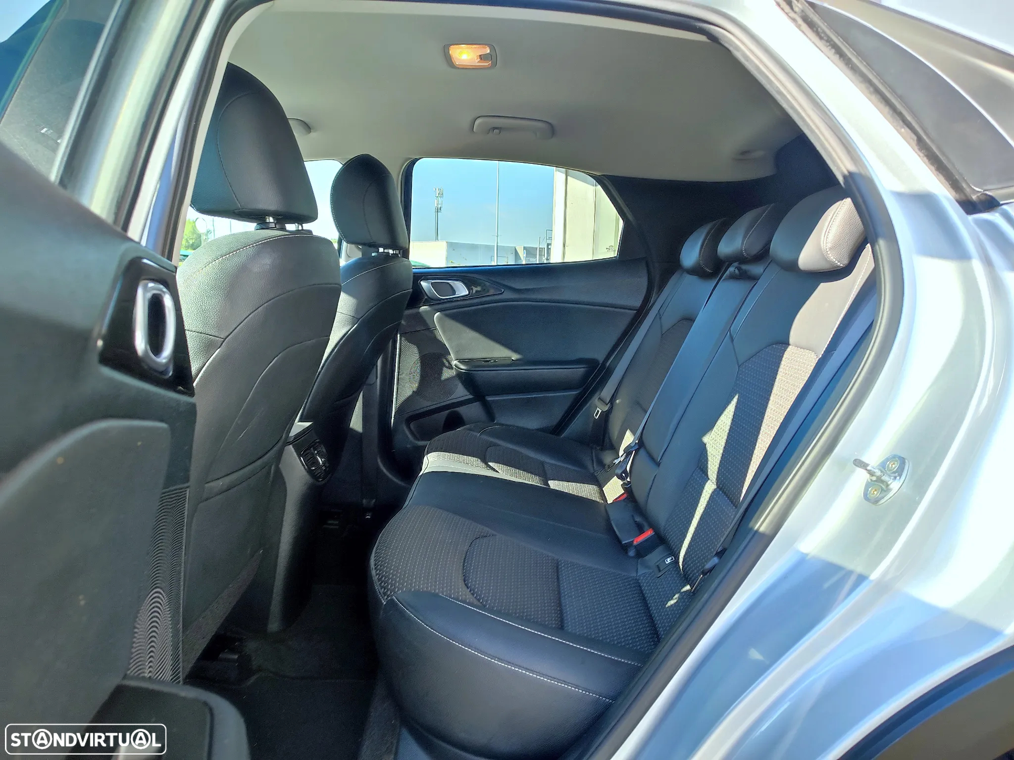 Kia XCeed 1.6 CRDi MHEV Tech - 8