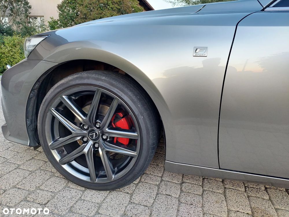 Lexus IS 300h F Sport - 11