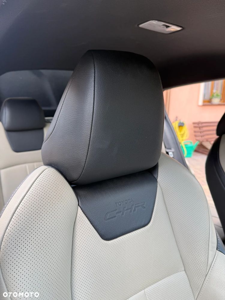 Toyota C-HR 2.0 Hybrid Executive - 23