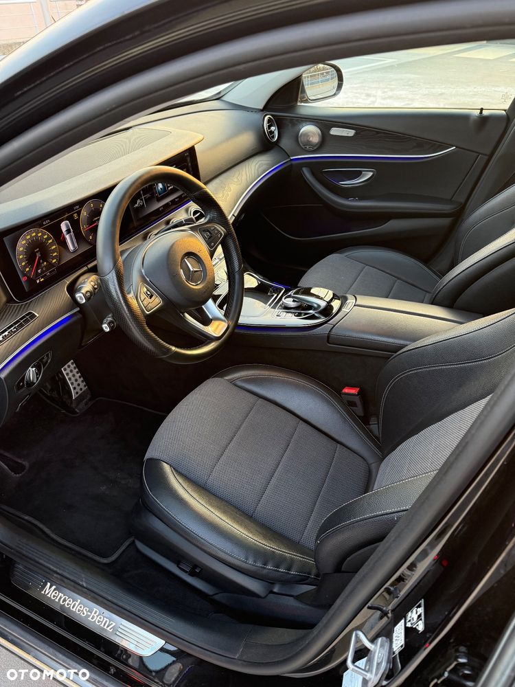 Mercedes-Benz Klasa E 220 d 4-Matic 9G-TRONIC - 22