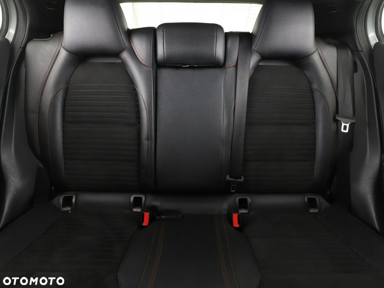 Mercedes-Benz GLA - 18