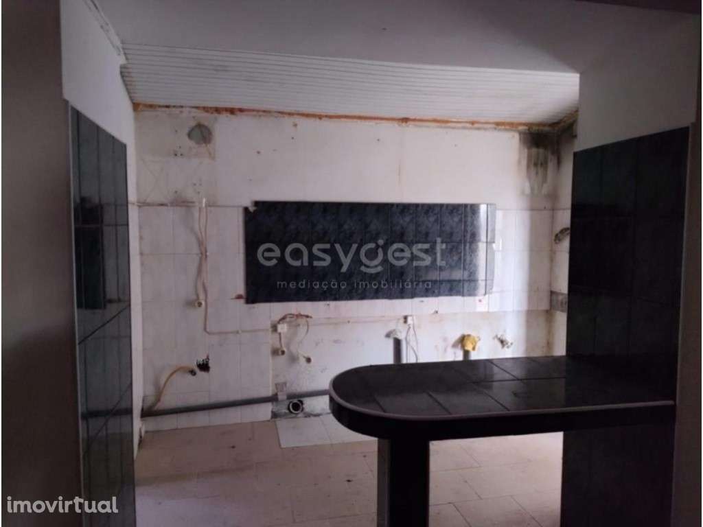 Moradia T4 isolada com amplo quintal e possibilidade de garagem - Grande imagem: 4/10