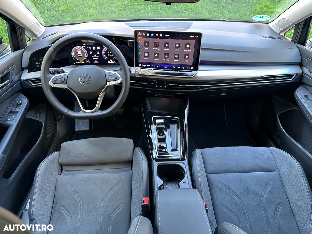 VOLKSWAGEN Golf 2025 — imagine 18