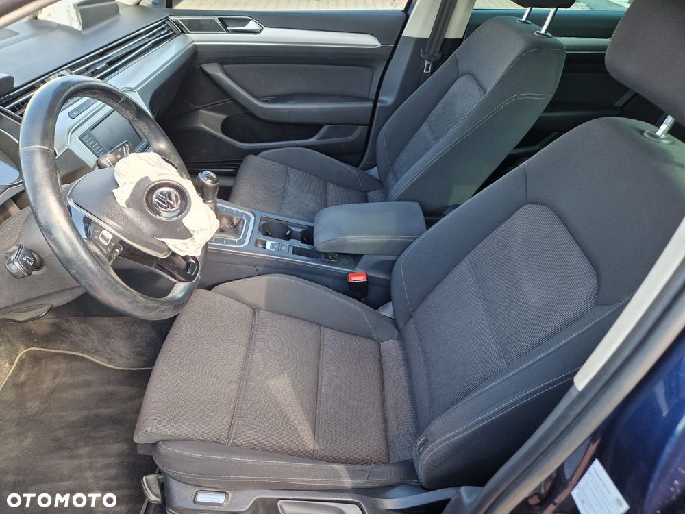 Volkswagen Passat 1.6 TDI (BlueMotion Technology) Comfortline - 17