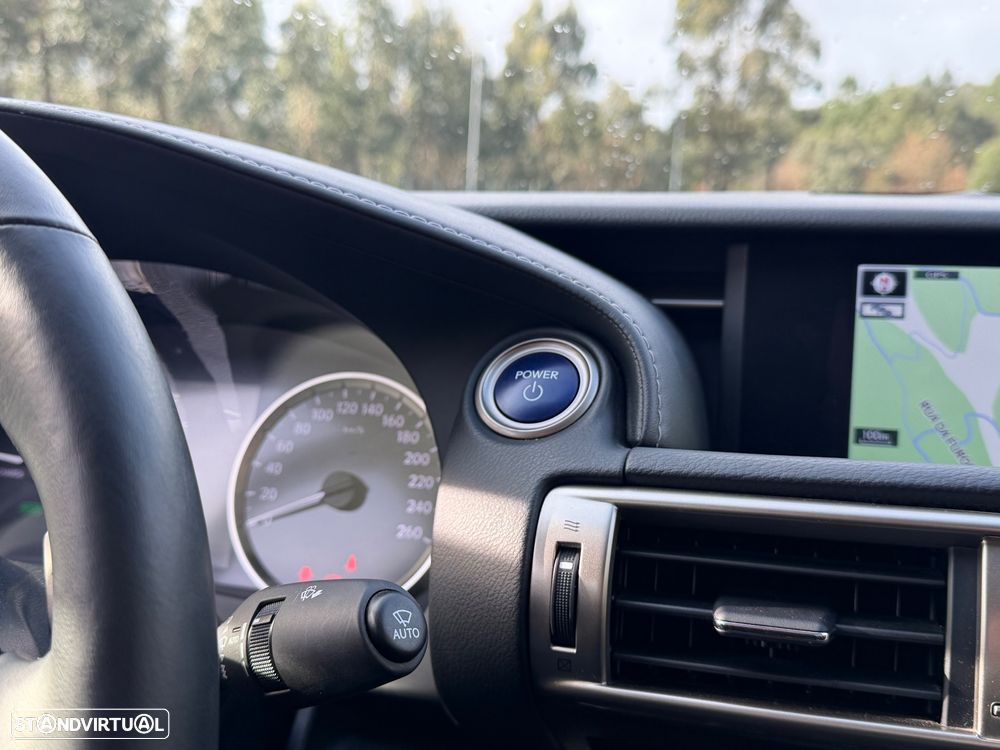 Lexus IS 300H Pack Executive+ - 44