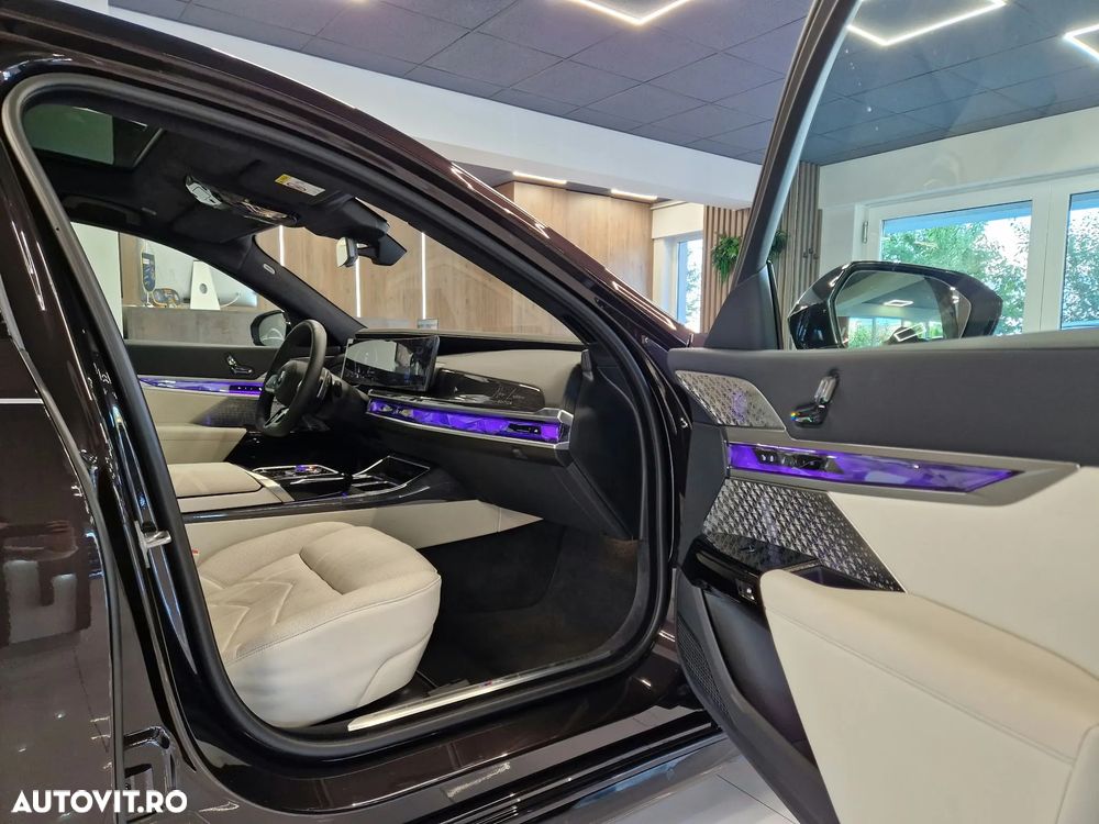 BMW Seria 7 740d xDrive MHEV - 12