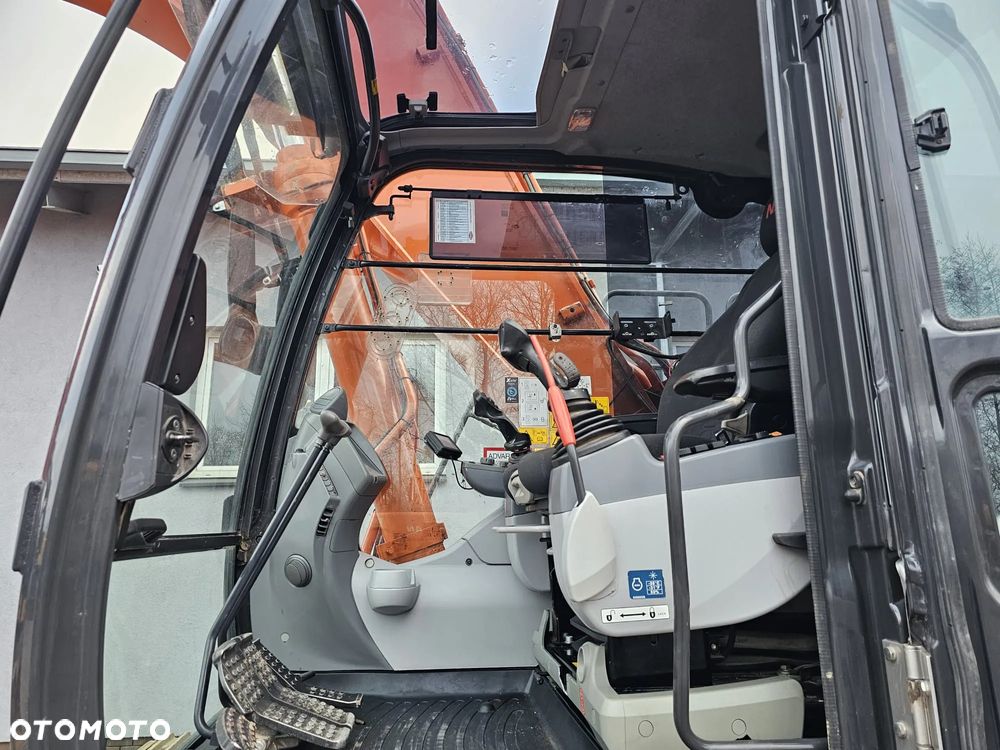 Hitachi ZX300LC-6 - 7
