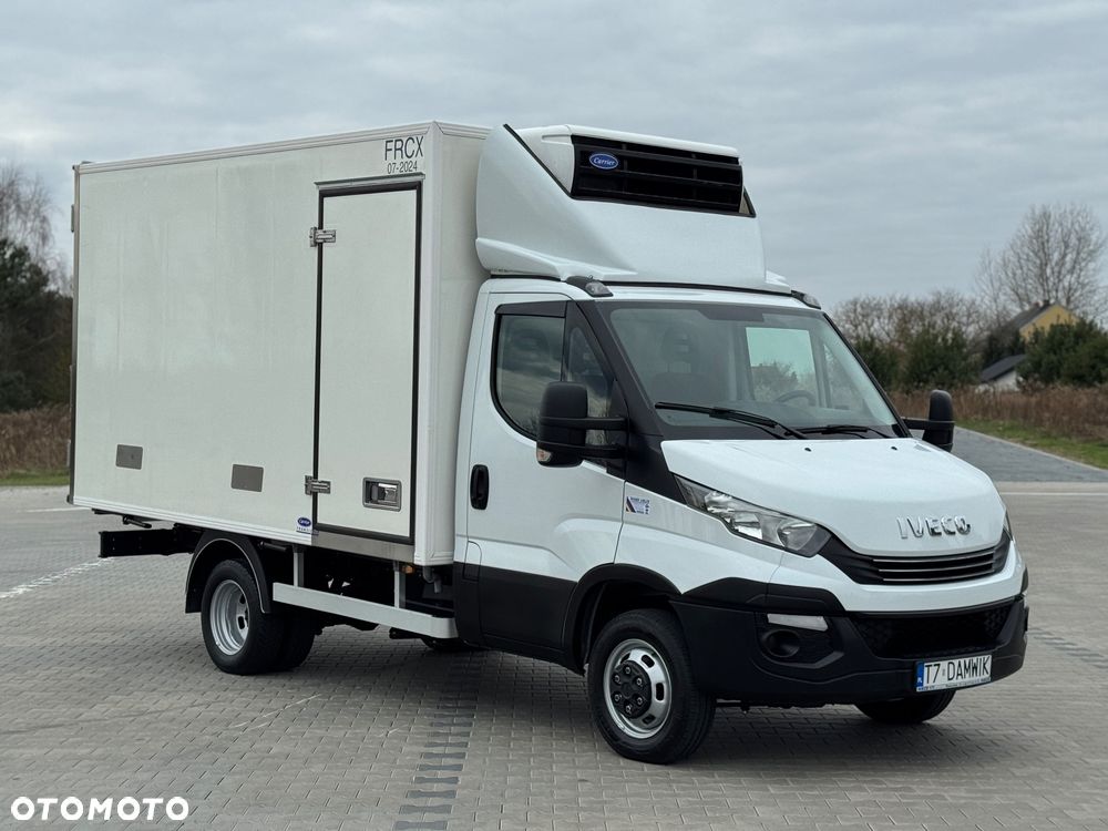 Iveco Daily‼️35/50C18‼️3.0 HI-MATIC Chłodnia/Mroźnia zakres -29C/+20C Grzanie Carrier XARIOS 500 Grube Ściany/Podłoga Przegroda komorowa‼️ na bliźniaku Poduszki Pneumatyczne DMC3500kg Zewnętrzne źródło zasilania 400V - 2