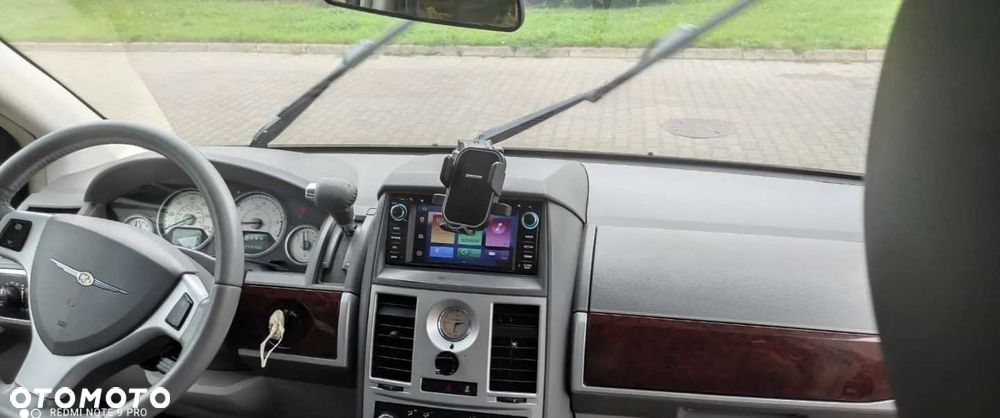 Chrysler Town & Country - 9