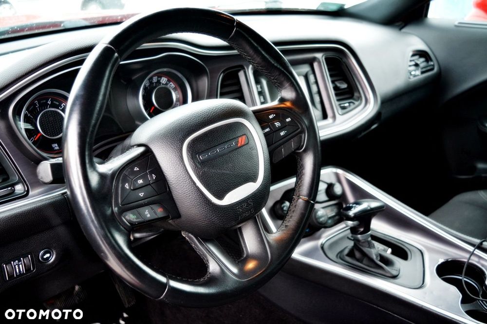 Dodge Challenger - 10
