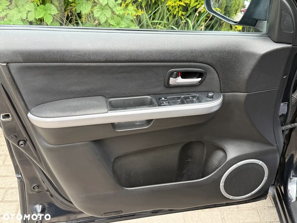 Suzuki Grand Vitara 2.0 Club - 8