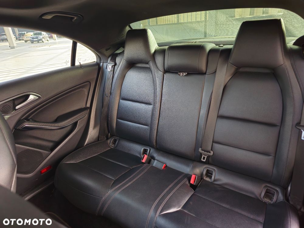 Mercedes-Benz CLA 250 4Matic 7G-DCT AMG Line - 14