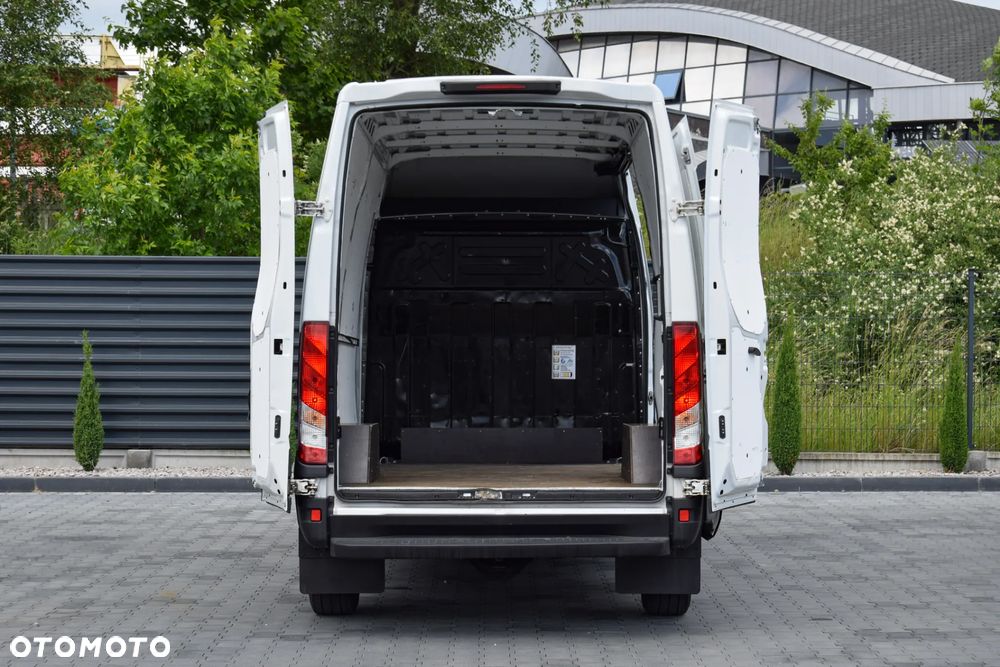 Iveco DAILY 35S12 / 2.3 - 120 KM / DOSTAWCZE / BLASZAK / KLIMA / TEMPOMAT / KLIMA / TRYB CITY / SERWISOWANY / SPROWADZONY Z NIEMIEC - 19