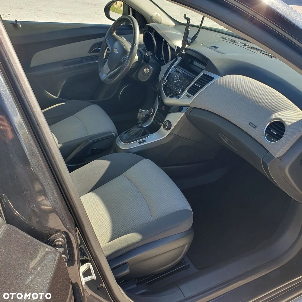 Chevrolet Cruze 1.6 LS - 13
