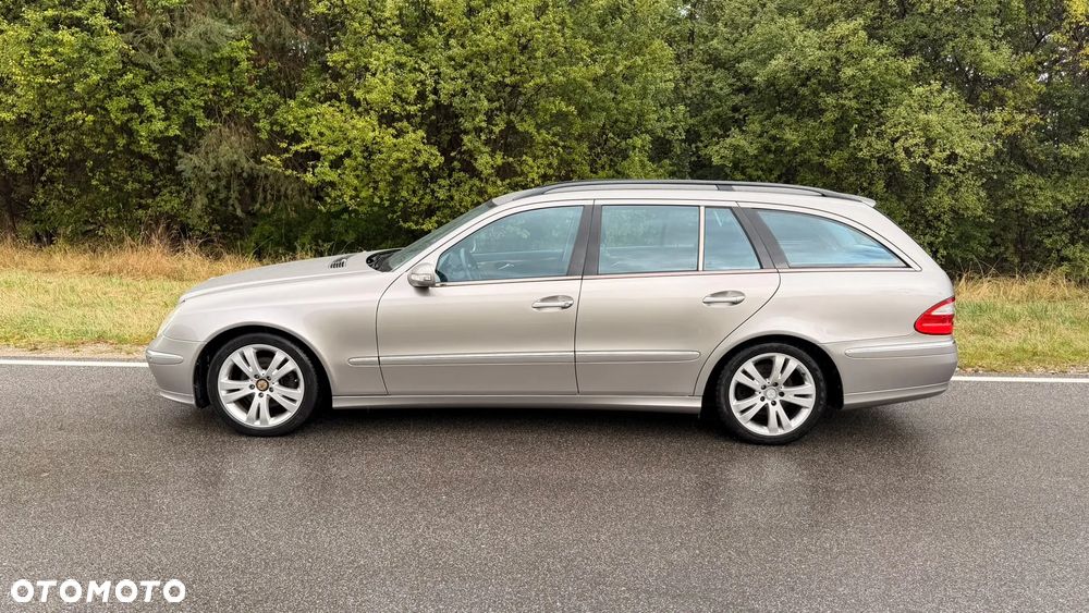 Mercedes-Benz E-Class 2004 photo 5