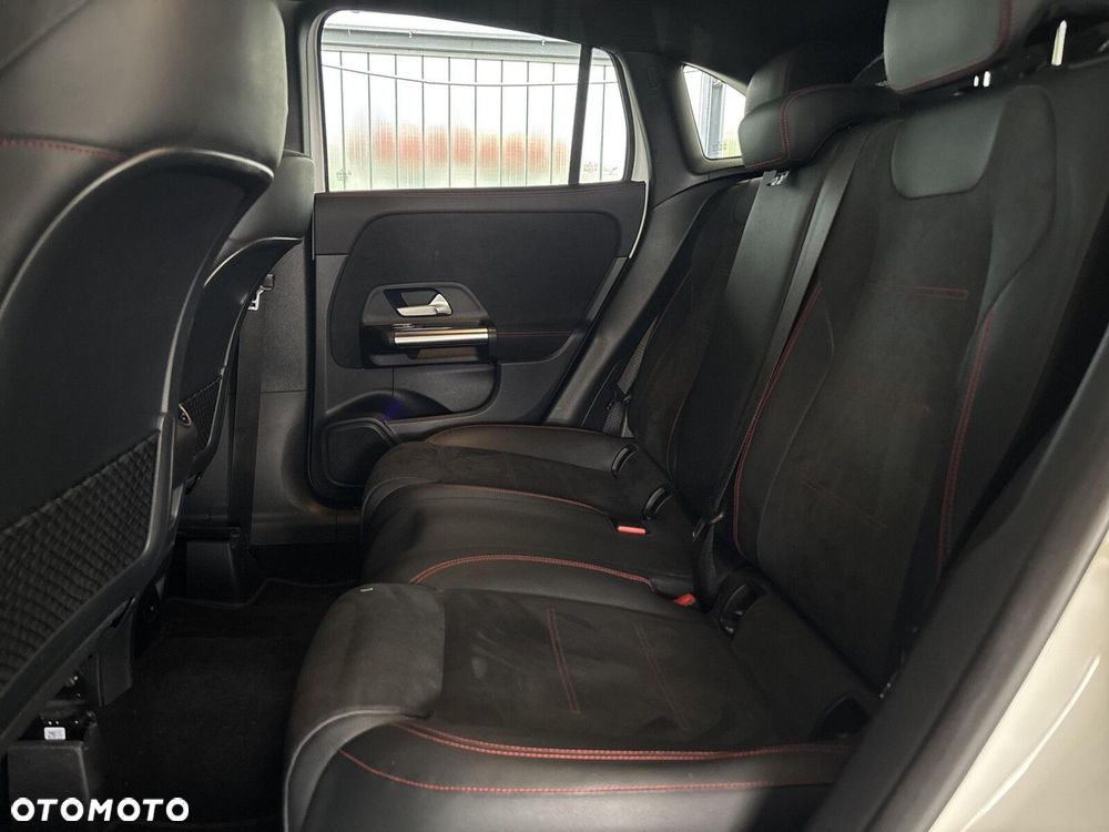 Mercedes-Benz GLA - 20
