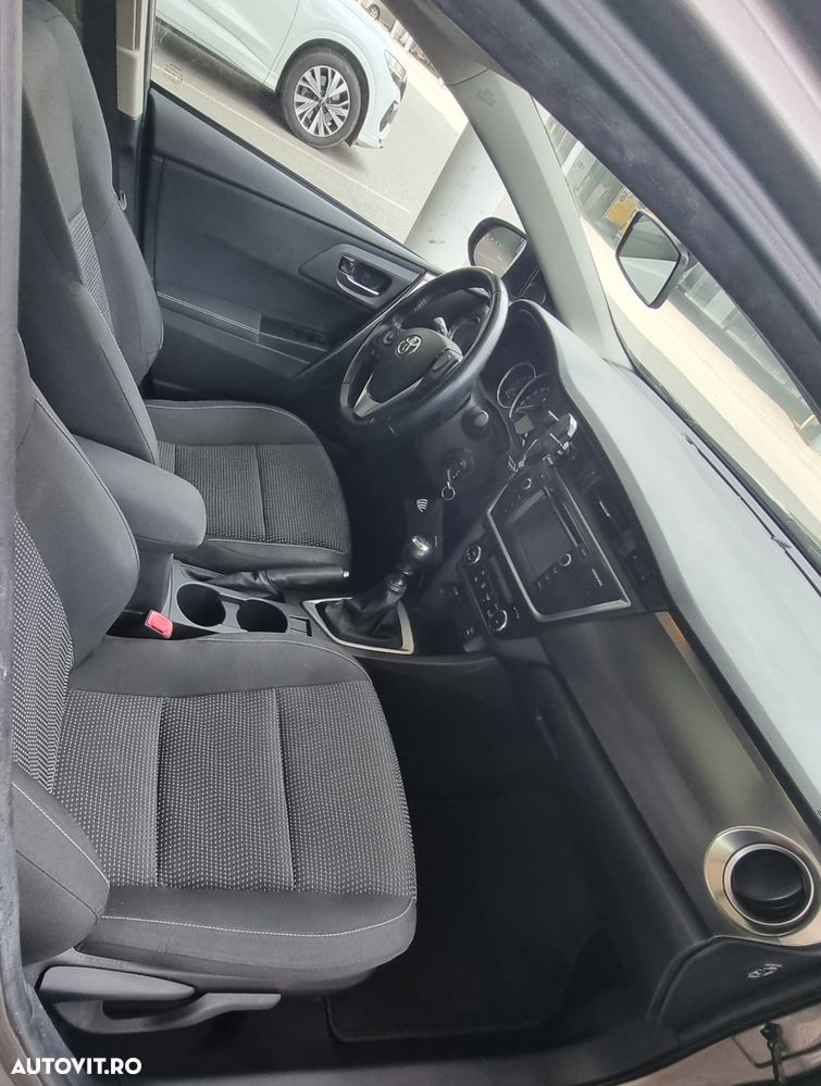 Toyota Auris 1.4 D-4D - 19