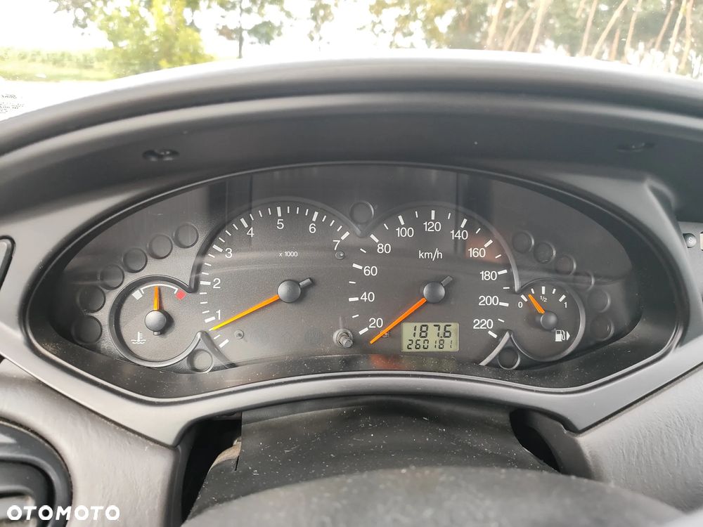 Ford Focus 1.6 Ambiente - 9