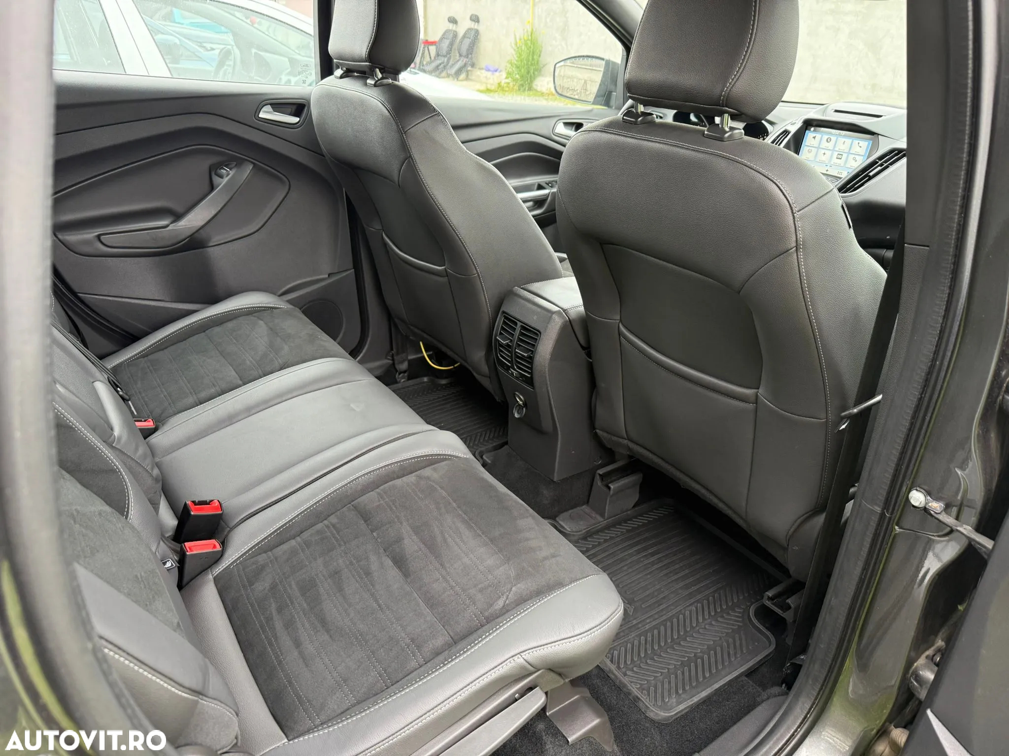 Ford Kuga 2.0 TDCi 4WD Powershift ST-Line - 11