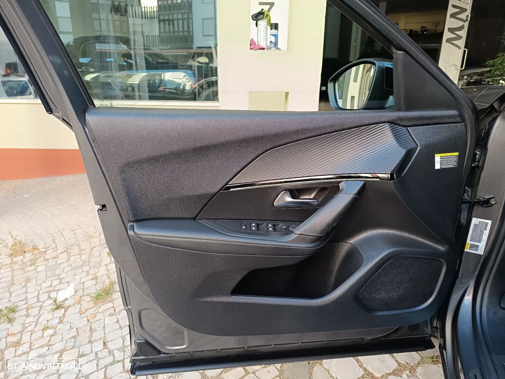 Peugeot 2008 PureTech 130 EAT8 GT - 14