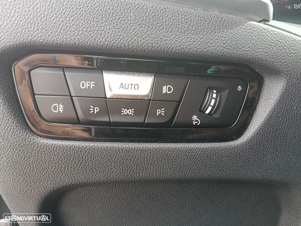 BMW 318 d Touring Auto - 11