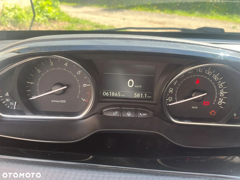 Peugeot 2008 1.2 Pure Tech Allure S&S - 23