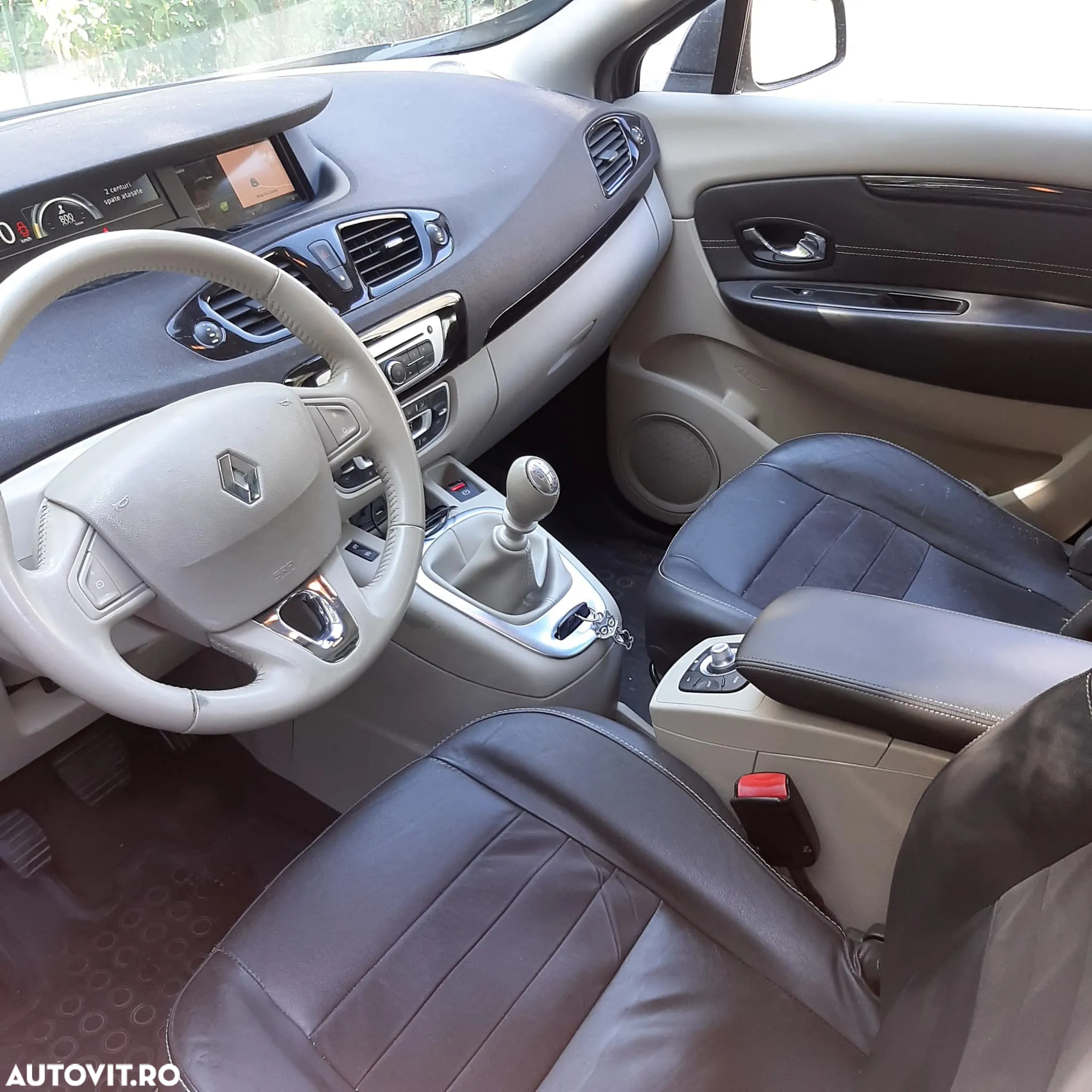 Renault Grand Scenic 1.6 dCi Stop&Start Energy Privilege - 13