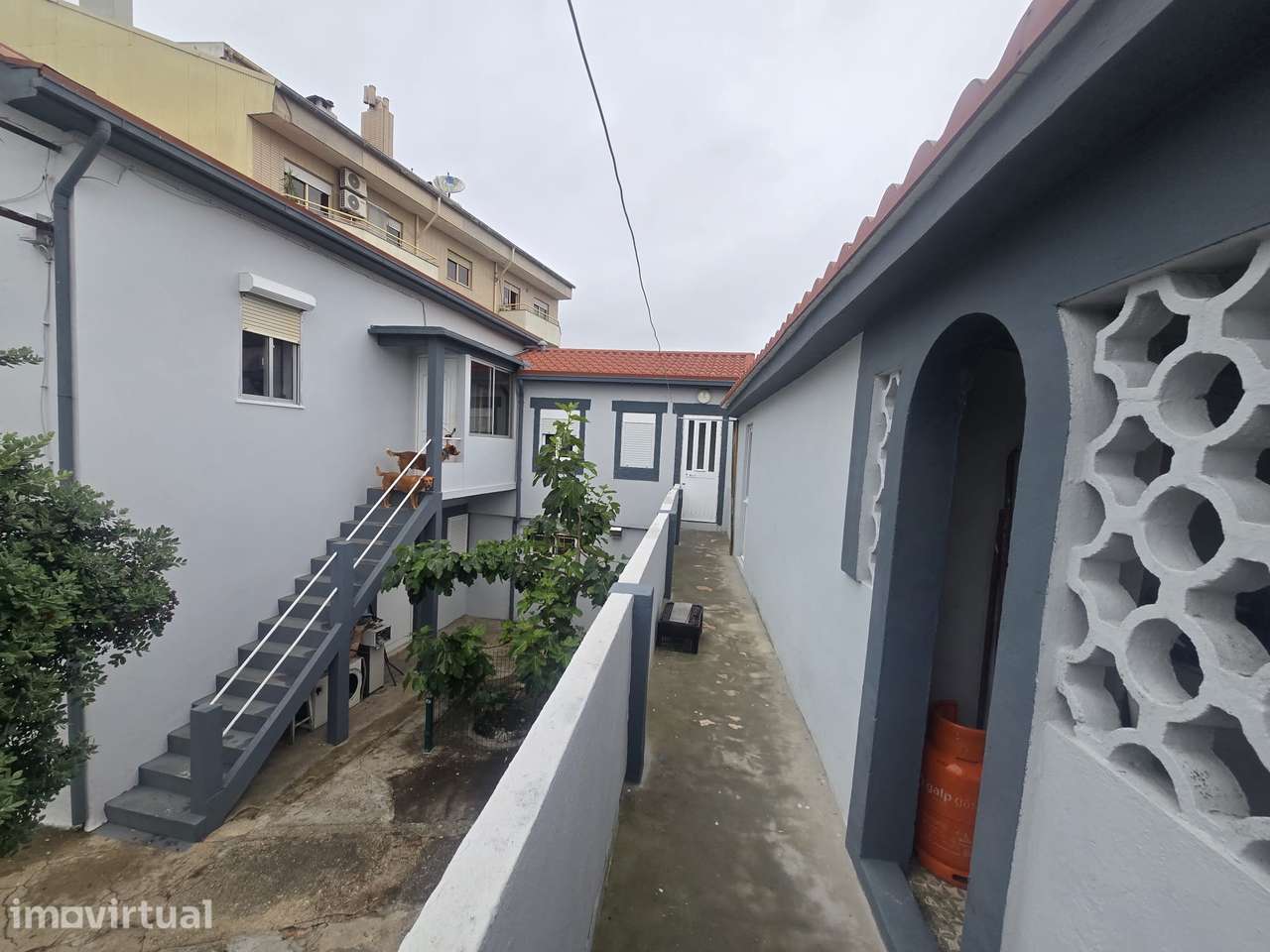 Moradia com 2 Habitações Independentes, Anexos e Logradouro - Grande imagem: 3/15